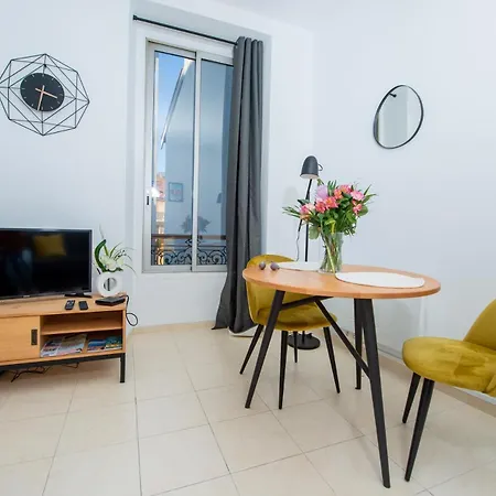 Iconic Flat Apartment