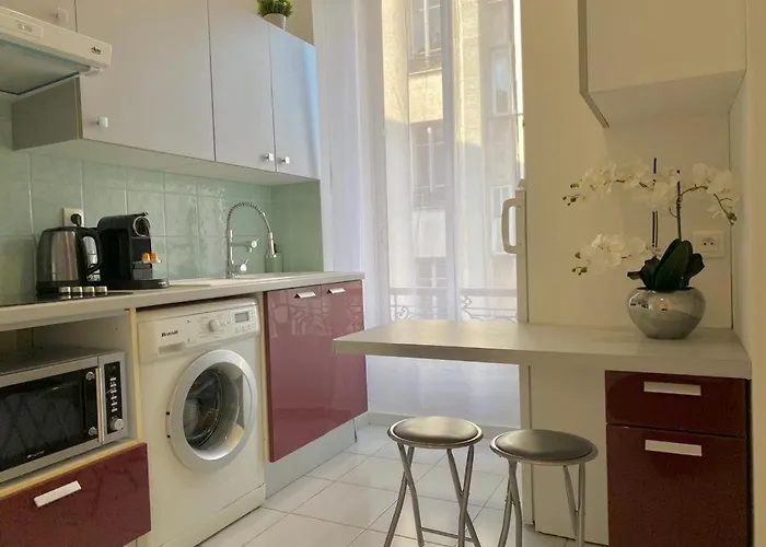 Iconic Flat *